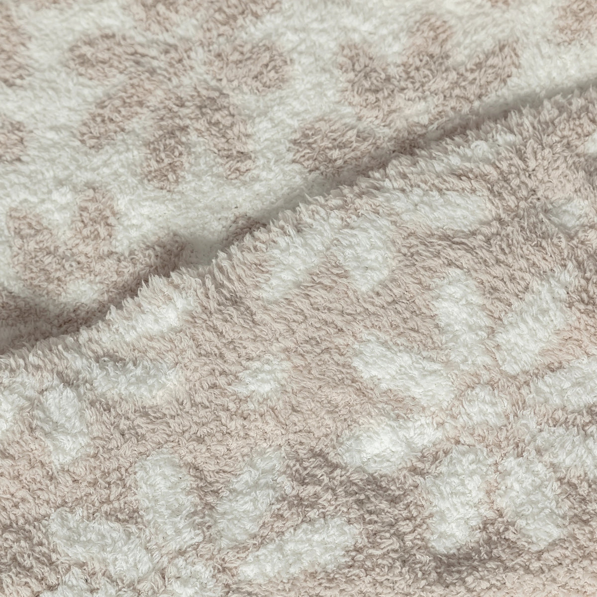 Daisy Print Blushing Beige and White Extended Throw