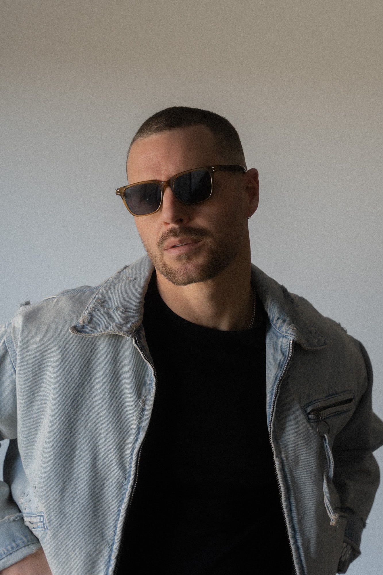 Boléro Vale — Classic Black Wayfarer Sunglasses